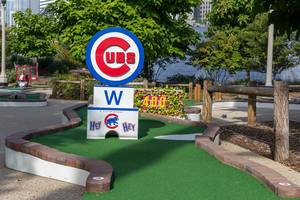 City Mini Golf: Chicago-themed miniature golf course with logo of the baseball team Chicago Cubs