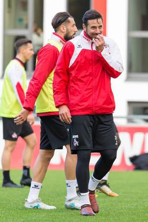 Claudio Pizarro lacht beim Training