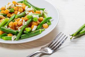 Close up chickpeas with asparagus beans and feta cheese (Flip 2019)