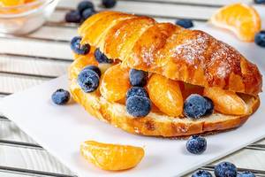 Close-up fruit sandwich with tangerines and blueberries (Flip 2019)