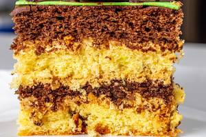 Close-up of a piece of sponge cake with yellow and chocolate biscuits (Flip 2020)