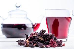 Close-up of dried hibiscus tea and brewed tea in a Cup and teapot (Flip 2019)