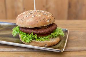 Close-up of the vegan burger and meat substitute "Naturbursche" from Moving Mountains is now part of the menu of German Restaurant Hans im Glück