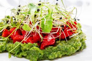 Close-up salad with onion sprouts, sweet peppers and green puree made of vegetables and herbs (Flip 2019)