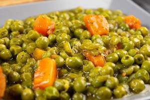 Cooked Green Peas with Carrots