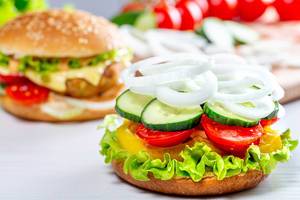 Cooking hamburgers with vegetables at home (Flip 2019)