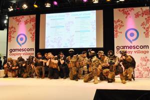 Cosplayer at gamescom in army outfits