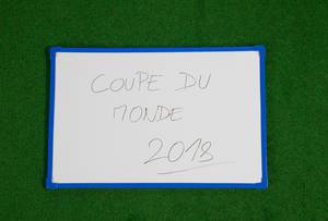 Coupe du monde 2018 geschrieben auf einer weißen Tafel