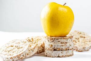 Crispy dietary fitness bread with an apple