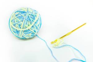 Crochet needle with yarn ball