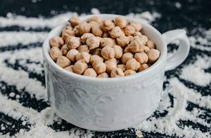 Cup of raw chickpeas
