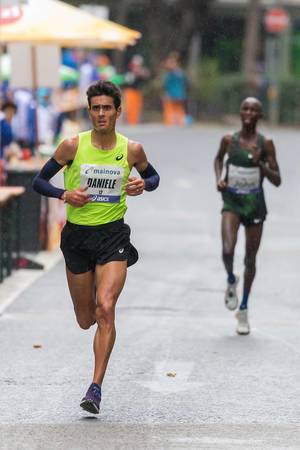 Daniele Meucci erreicht seine Olympianorm beim Frankfurter Marathon 2019