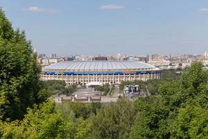 Das Olympiastadion Luschniki aus der Ferne