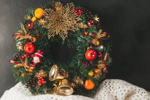 Decorated wreath for winter holidays (Flip 2019)