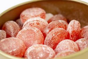 Delicious Fruit Candies in the round metal box (Flip 2019)
