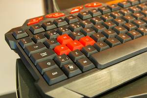 Deltaco Gaming Tastatur mit rot-markierten Tasten