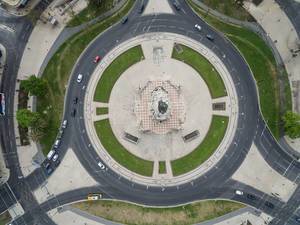 Der Rossio-Platz in Lissabon, Portugal aus der Vogelperspektive (Drohnenfoto)