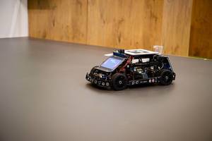 Der Scrum-Roboter von Edag-Team führt ein Test-Rundkurs durch
