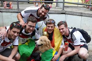 Deutsche Fußball-Fan posieren für ein Foto - Fußball-WM 2014, Brasilien