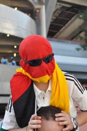 Deutscher Fan mit einer um seinen Kopf gewickelter Flagge - Fußball-WM 2014, Brasilien