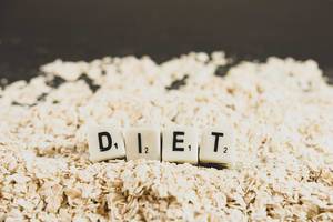 Dice reading DIET over oats