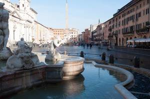 Die Fontana del Moro (Seitenansicht) in Rom, Italien