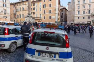 Die Römer Polizeiam Pantheon Platz in Rom
