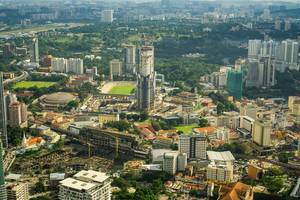 Die Sicht von der Ausichtsplattform des KL Turm mit Blicka auf die Baustellen in Kuala Lumpur