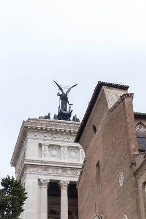 Die Siegestatue auf dem Dach der Kapitolinischen Museen