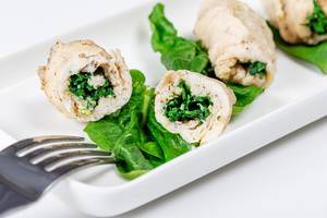 Diet baked chicken rolls with spinach (Flip 2019)