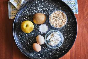 Dietary food ingredients - Curd, oatmeal, kiwi, apple, kefir