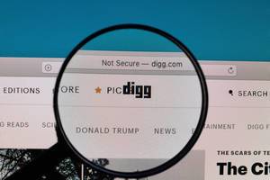 Digg logo under magnifying glass