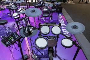 Digitales Drum Kit von Yamaha: DTX582K Schlagzeug mit echtem Fell bezogen, Sample-Speicher und 3-Zonen XP80 Snare-Pad