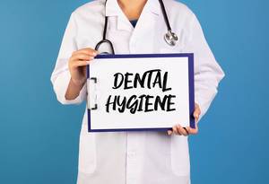 Doctor holding clipboard with Dental hygiene text