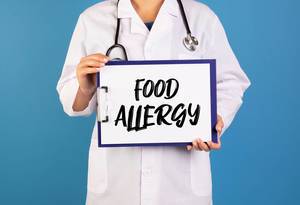 Doctor holding clipboard with Food allergy text