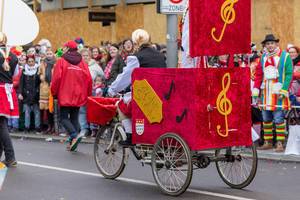 Dreirad die Kölsche Spieluhr beim Rosenmontagszug - Kölner Karneval 2018