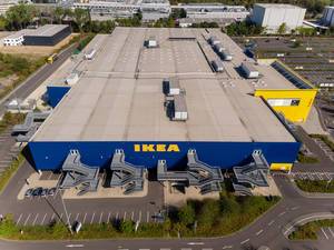 Drohnenfoto vom Firmengebäude von IKEA in Köln-Ossendorf