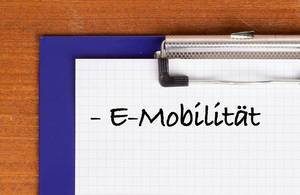 E-Mobilität text on clipboard