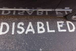 Ein Behindertenparkplatz in London