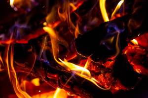 Ein Brennendes Lagerfeuer in der Nahaufnahme