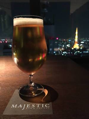 Ein Glas Bier - Bar & Lounge Majestic, Tokyo
