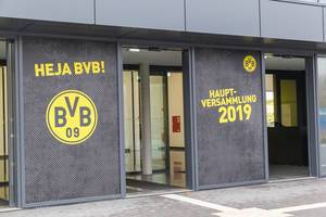 Eingang der Hauptversammlung 2019 in Dortmund, mit den BVB-Vereinsfarben