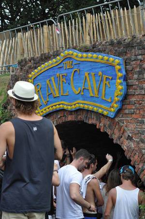Eingang zur Rave Cave - Musikfestival Tomorrowland 2014