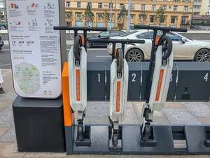 Electric scooters from Samocat to rent in their station
