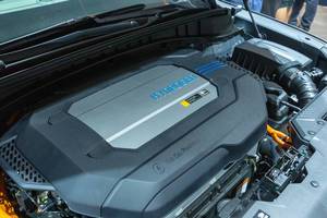 Elektrisches Brennstoffzellenauto: Hyundai NEXO mit Wasserstoff-Antrieb, Hydrogen-Elektromotor für Null-Emissions-Antrieb