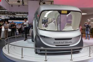 Elektrisches Konzeptfahrzeug: selbstfahrender Bosch IoT-Shuttle für autonomen Straßenverkehr