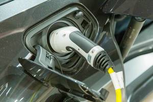 Elektromobilität: Ladestecker im BMW i8 Coupe