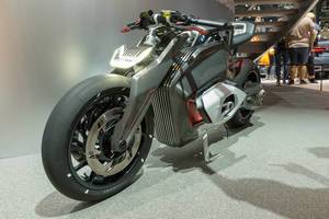 Emissionsfreie Fahrzeuge mit E-Antrieb: E-BMW Motorrad BMW Vision DC Roadster, mit Boxermotor
