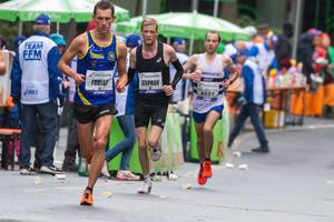 Endurance event Frankfurt Marathon: three mal athletes behind each other