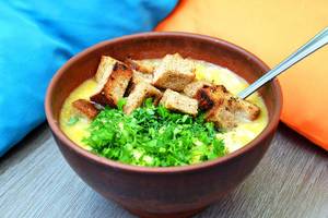 Erbsensuppe mit Croutons